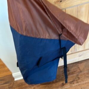 Backpack laundry hamper